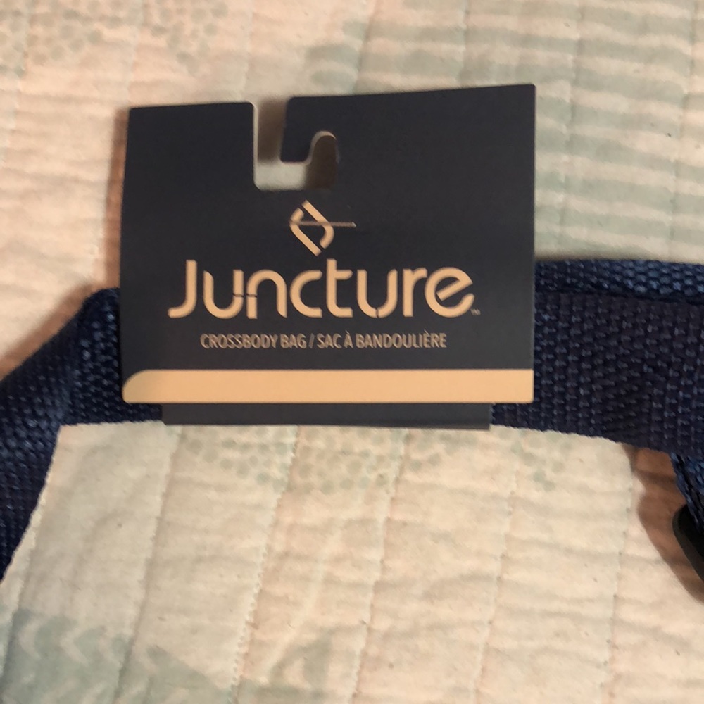 💙🤍💙 Crossbody Bag Tie-dye 💙🤍💙 NWT - Picture 2 of 5